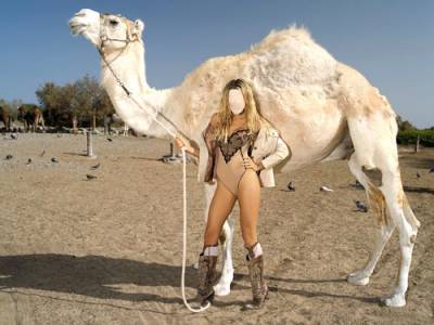 Скачать Шаблон psd женский - Фотосессия блондинки с верблюдом бесплатно